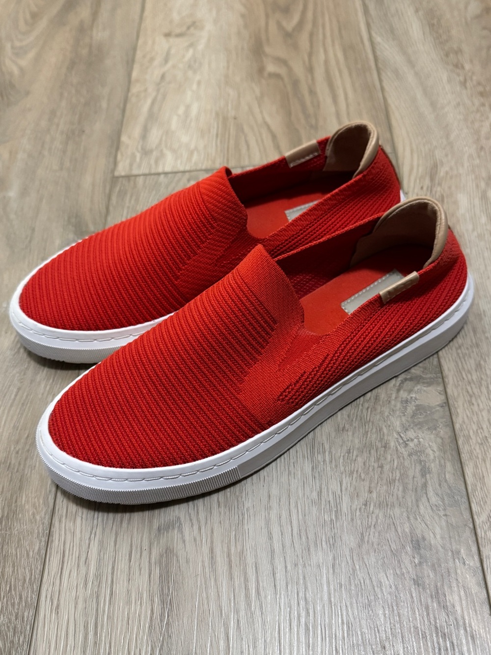 UGG Women's Alameda Sammy Sneaker Red Pepper Sz. 8.5 Slip-On - Picture 5 of 7